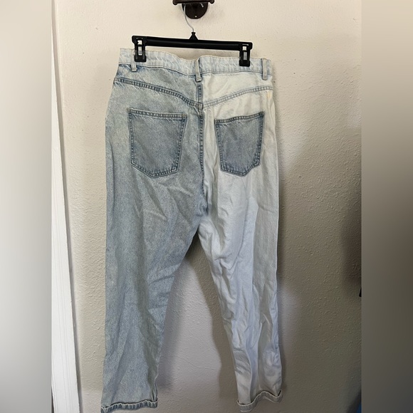 Two-tone Light Wash Cotton-On Mom Jeans - Picture 4 of 5